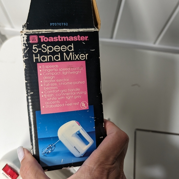 Toastmaster Mod, 1744 Hand Mixer Portable Beaters 5 Speed White Electric, Tested - Picture 12 of 13